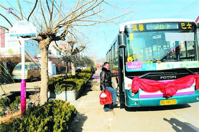 方便!出门咱就能上公交车 方便!出门咱就能上公交车