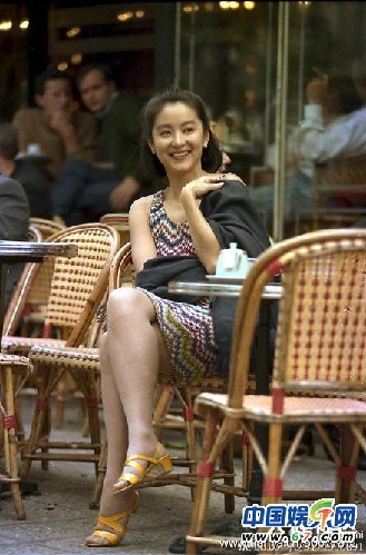 林青霞40岁素颜街拍照