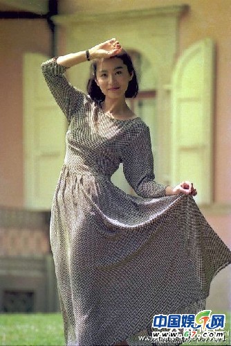 林青霞40岁素颜街拍照