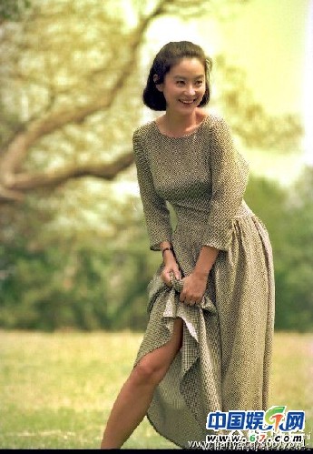 林青霞40岁素颜街拍照