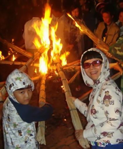 46岁“金龟子”刘纯燕与王宁旧照曝光 大学时期宿舍亲密