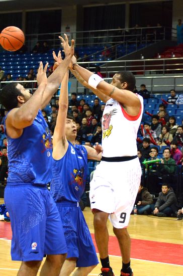 双星斩首信心爆棚 麦蒂放言坚守青岛