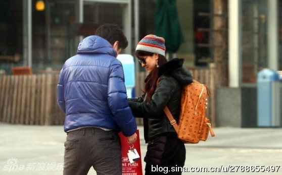 央视主播经纬与男友约会 