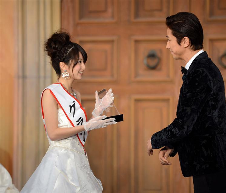 日本校花大赛21岁女生高桥加奈代封后