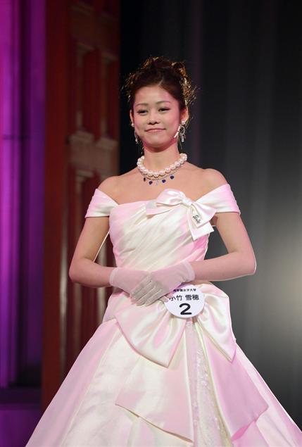 日本校花大赛21岁女生高桥加奈代封后