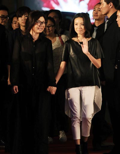 揭内地玉女董洁12年浮沉:首次登银幕穿内裤亮相