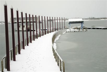 大雪封山驴友进山玩走你