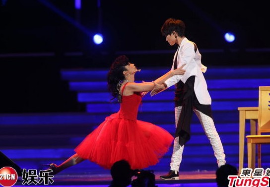 李宇春莫文蔚中歌榜魅惑共舞 周杰伦牵手章子怡
