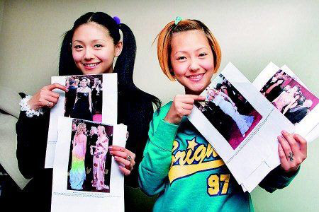 大S晒14岁时姐妹合影 背书包青涩姐妹清纯