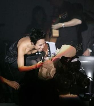 偷拍女星弯腰俯身 各种爆乳