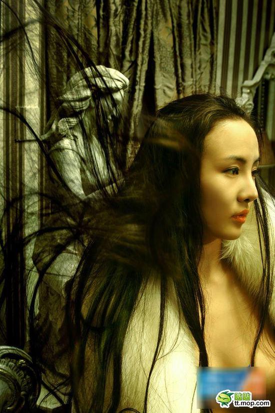 干露露推APP频发性感私照 半裸透视妩媚弄姿毫无下限