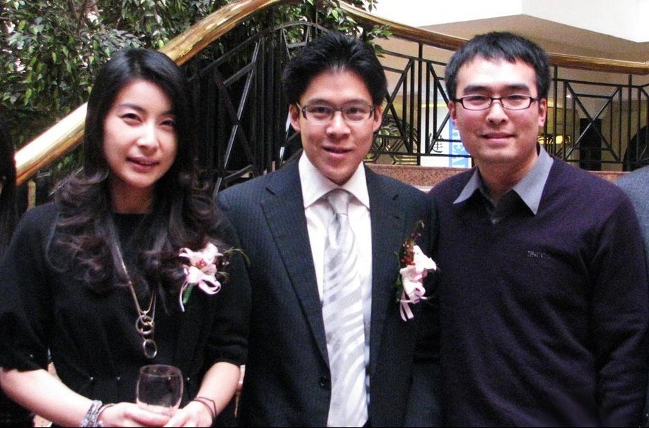 郭晶晶身材发福孕味十足 揭霍家3代豪门爱情