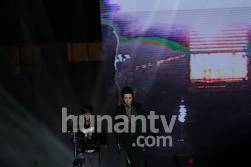 俞灏明湖南跨年夜回归 图:金鹰网