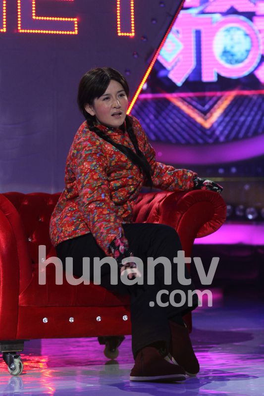 谢娜新年录大咖秀 高原红造型再扮九妹