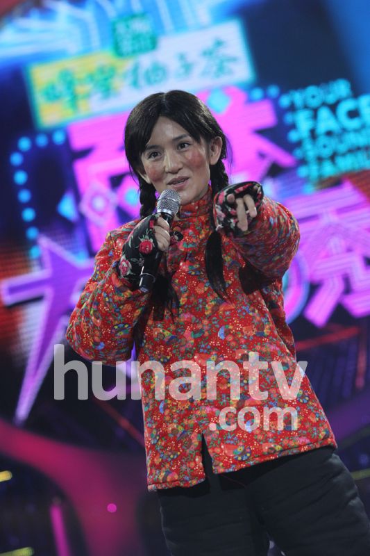 谢娜新年录大咖秀 高原红造型再扮九妹