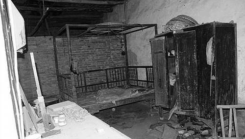 周飞龙的家一贫如洗。周来凤供图