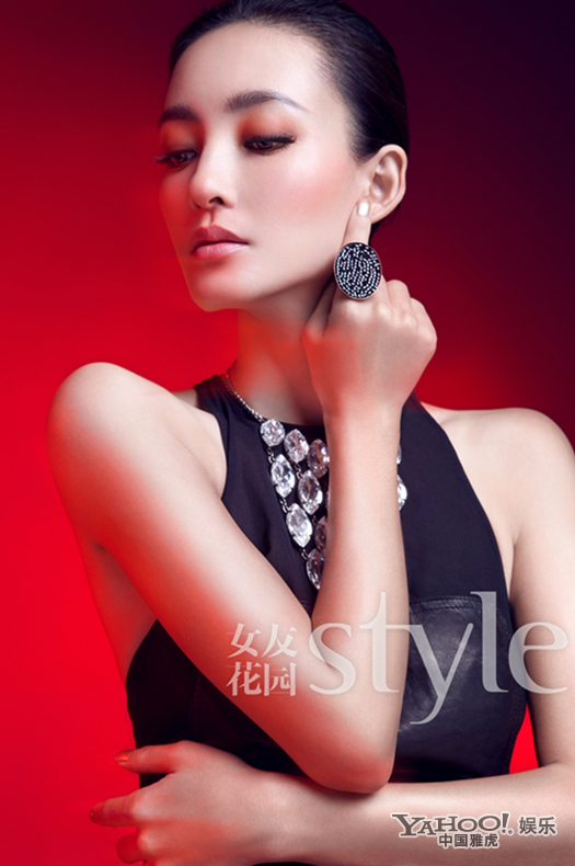 王丽坤变身奢华女神 喜气洋洋迎接开门红