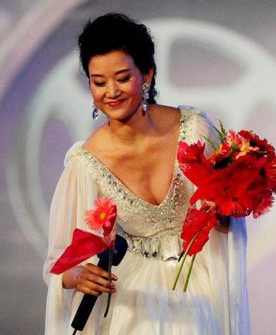 宋祖英自曝和老公一见钟情 与赵本山秘照曝光