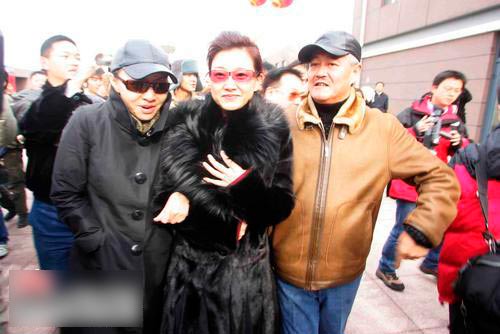 宋祖英自曝和老公一见钟情 与赵本山秘照曝光