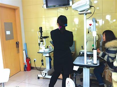 眼镜店营业员直接成验光师 或致眼球畸形 眼镜店营业员直接成验光师 或致眼球畸形