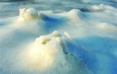 红石崖畔百丈冰