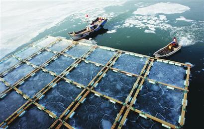 红石崖畔百丈冰