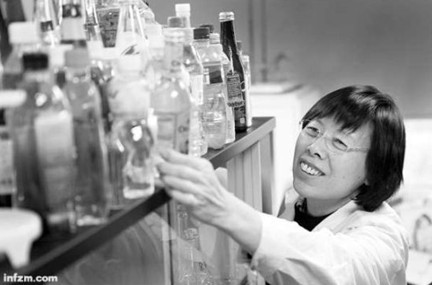 在2000万人口的北京，像赵飞虹夫妇这样深谙自来水、纯净水、矿泉水秘密的人并不多见。