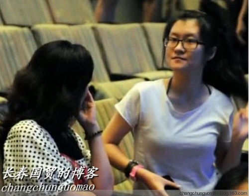 黄宏20岁女儿近照曝光 成绩出色就读播音系