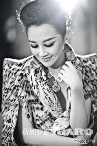 许晴妖娆魅笑登封面 性感娇艳贵气袭人