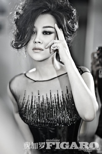 许晴妖娆魅笑登封面 性感娇艳贵气袭人