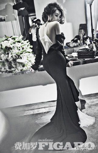 许晴妖娆魅笑登封面 性感娇艳贵气袭人