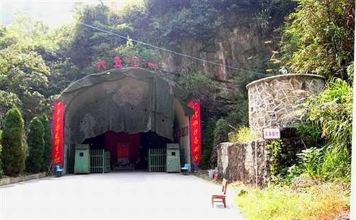 资料图:“地下长城”部署核武。