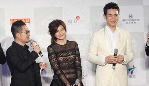 九把刀小女友私家照 恶搞陈妍希激吻柯震东旧照一同曝光