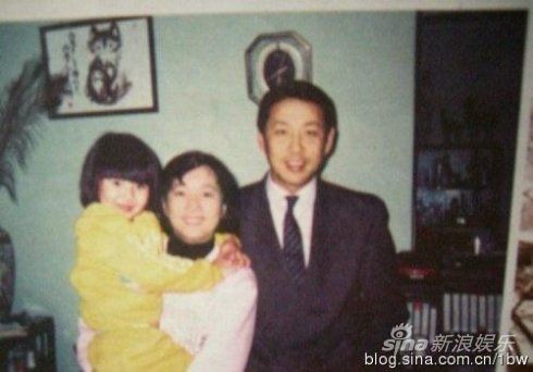 58岁陈道明与28岁女儿罕见合影 陈格为越剧团演员