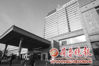 青岛两会全程不封闭道路 取消警车开道