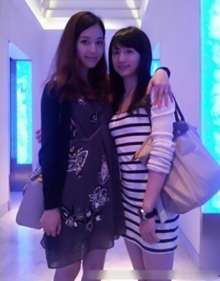 马景涛一家五口晒温馨 继母吴佳妮与马世媛关系似闺蜜