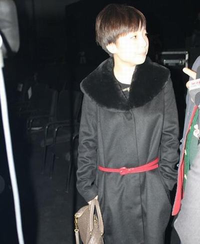 央视名嘴董浩全家福曝光 28岁女儿“国字脸”生活照曝光