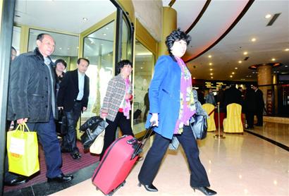 无鲜花无横幅代表更从容