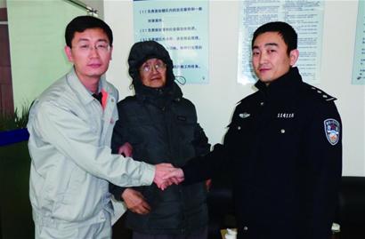 3000条微博“送”老人回家 3000条微博“送”老人回家