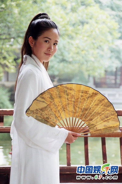 荧屏花语：古装美人争相斗艳 刘诗诗美艳如樱花范冰冰娇媚如睡莲