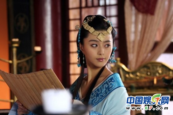 荧屏花语：古装美人争相斗艳 刘诗诗美艳如樱花范冰冰娇媚如睡莲