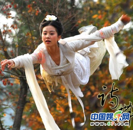 荧屏花语：古装美人争相斗艳 刘诗诗美艳如樱花范冰冰娇媚如睡莲