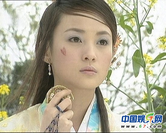 荧屏花语：古装美人争相斗艳 刘诗诗美艳如樱花范冰冰娇媚如睡莲