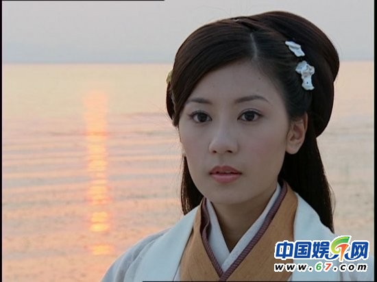 荧屏花语：古装美人争相斗艳 刘诗诗美艳如樱花范冰冰娇媚如睡莲