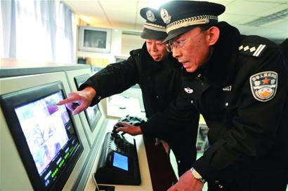 本科生当贼 监控看着呢 本科生当贼 监控看着呢