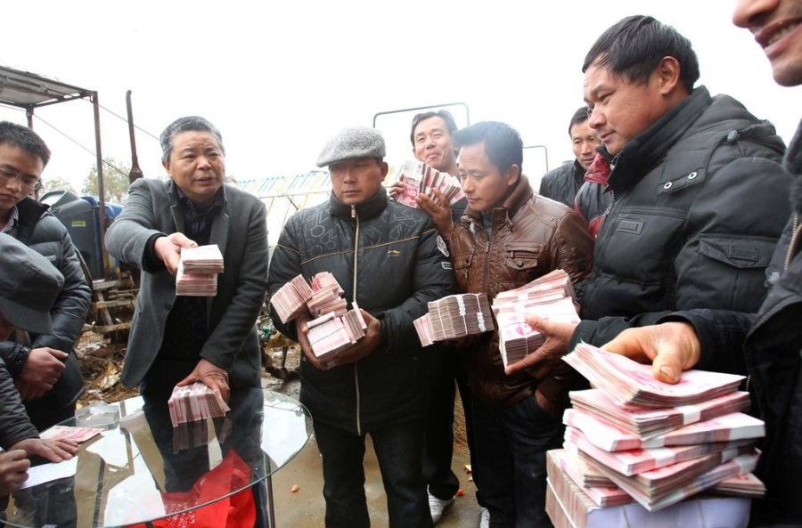 江西种粮大户为农民发放140万元年终奖