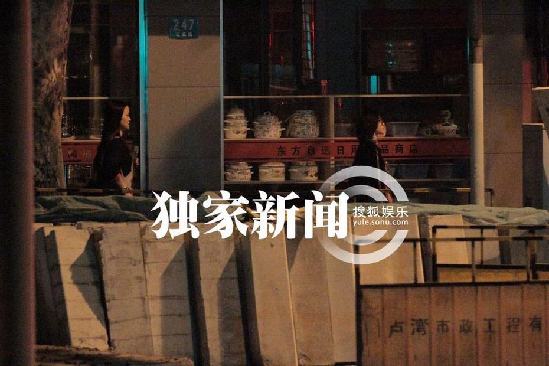 刘诗诗深夜街边摊大闸蟹解馋 网友：粉丝送螃蟹最贴心