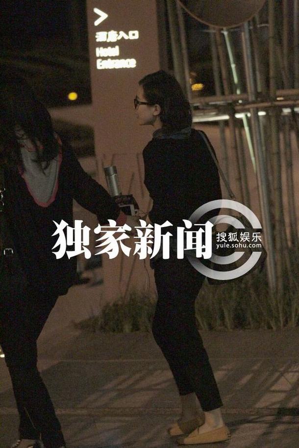 刘诗诗深夜街边摊大闸蟹解馋 网友：粉丝送螃蟹最贴心