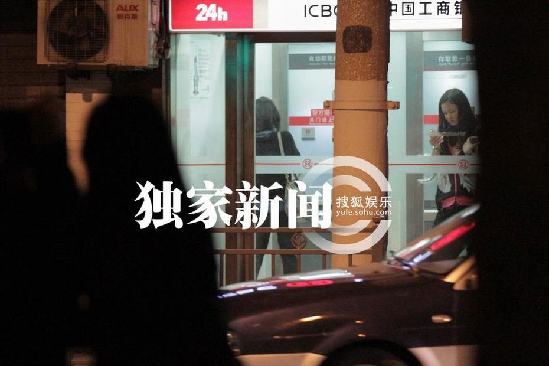 刘诗诗深夜街边摊大闸蟹解馋 网友：粉丝送螃蟹最贴心