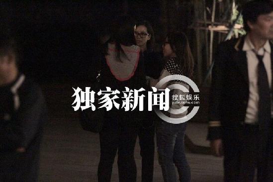 刘诗诗深夜街边摊大闸蟹解馋 网友：粉丝送螃蟹最贴心